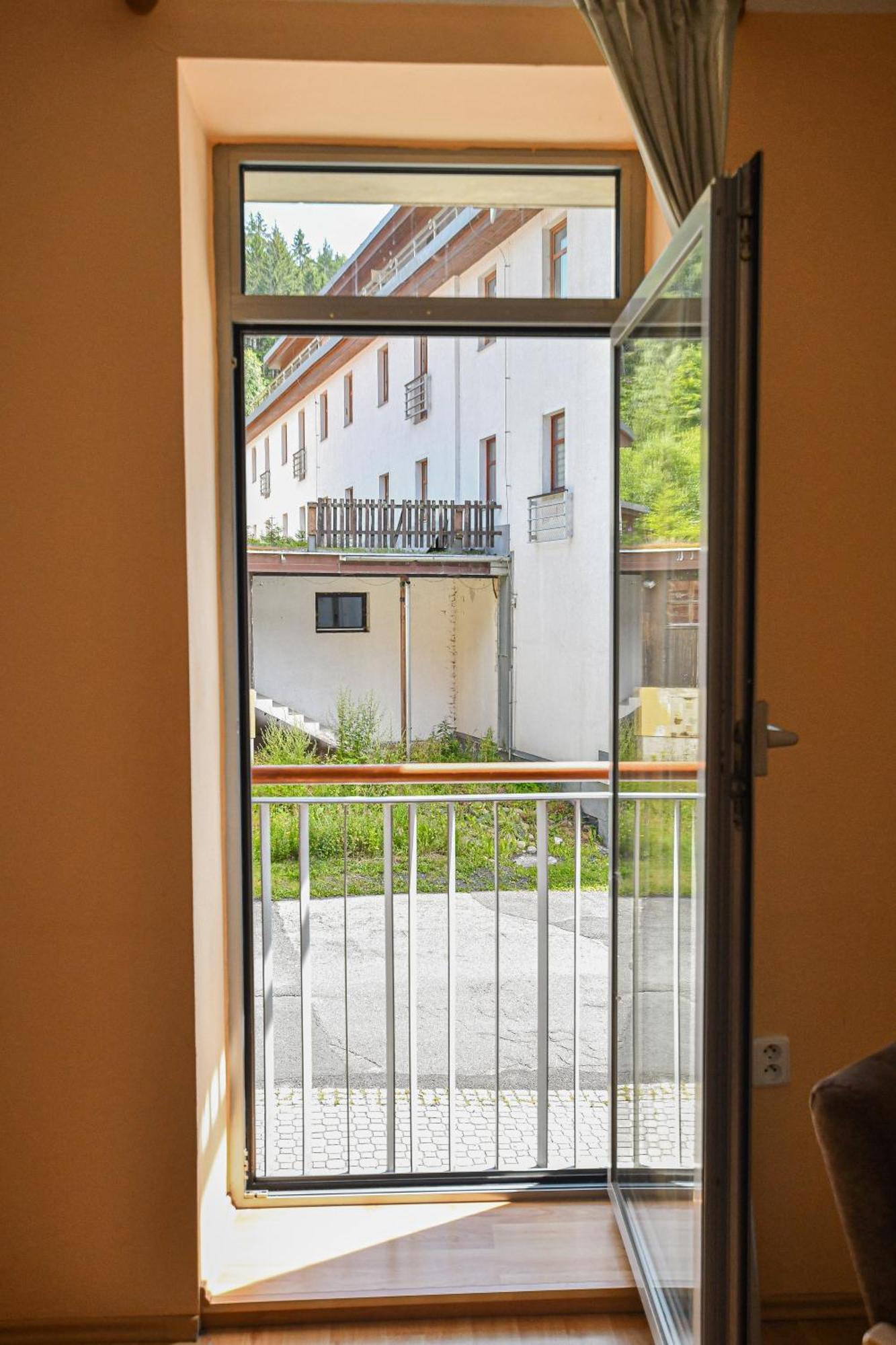 Ados Apartment *